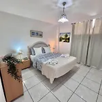 아파트 Cindy Golden Bay Seaview Terrace 로스크리스티아노스